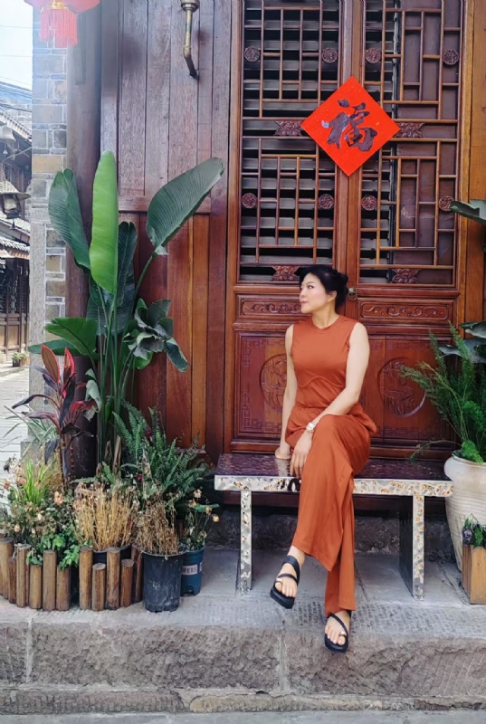 宛霞的第一张照片--宜宾王婆说媒